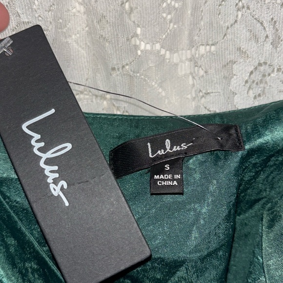 🆕(NWT) LULUs x J.O.A Collab “Fall in Love” Forest Green Satin Wrap Dress. SMALL - Picture 6 of 7